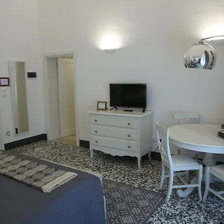 帕拉佐比纳米住宿加早餐旅馆 住宿加早餐酒店 莱切